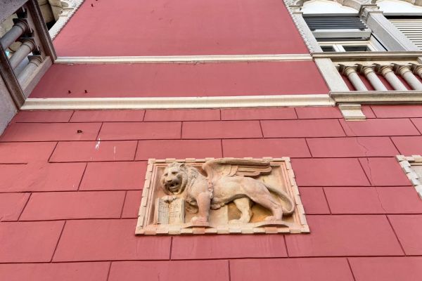 Il leone di San Marco in via Mandracchio